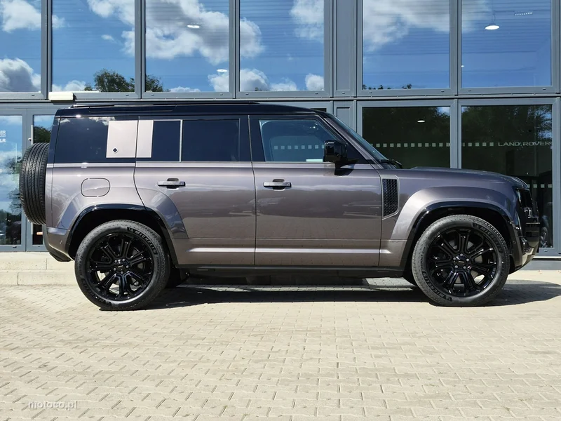 Land Rover Defender 5