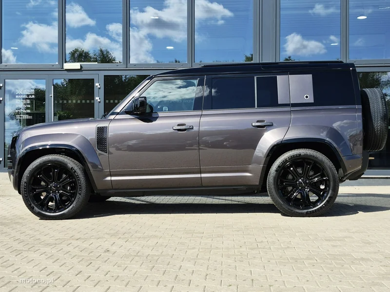 Land Rover Defender 6