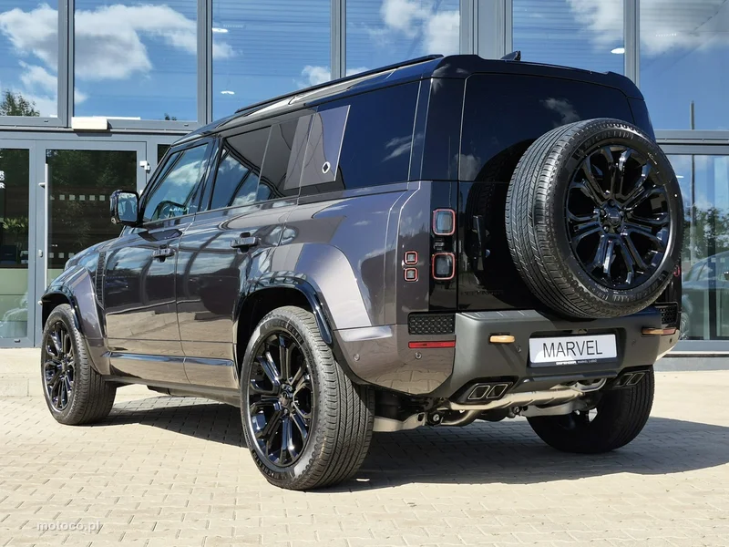 Land Rover Defender 10