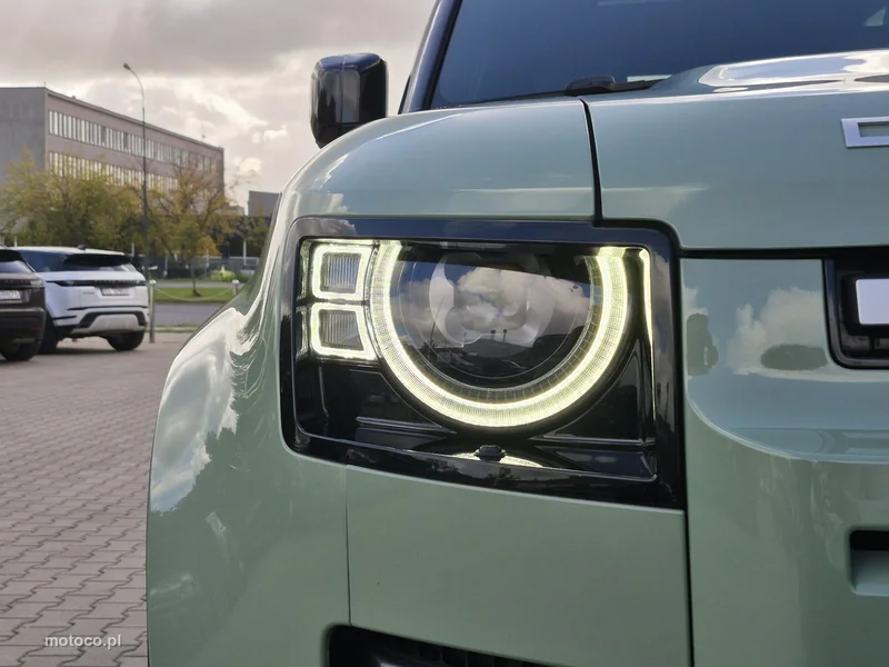 Land Rover Defender 13