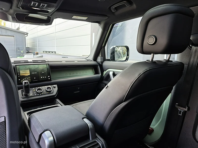 Land Rover Defender 30