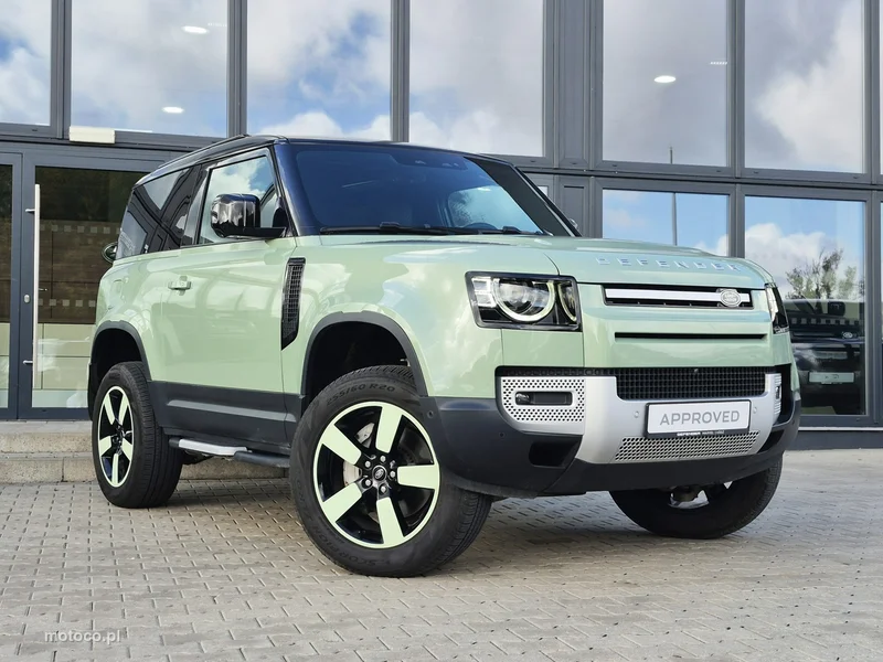 Land Rover Defender 4