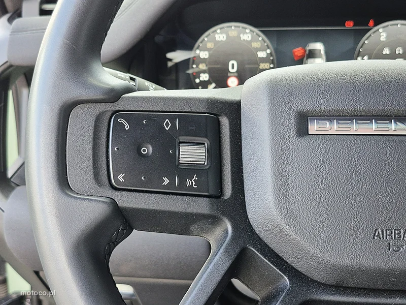 Land Rover Defender 31