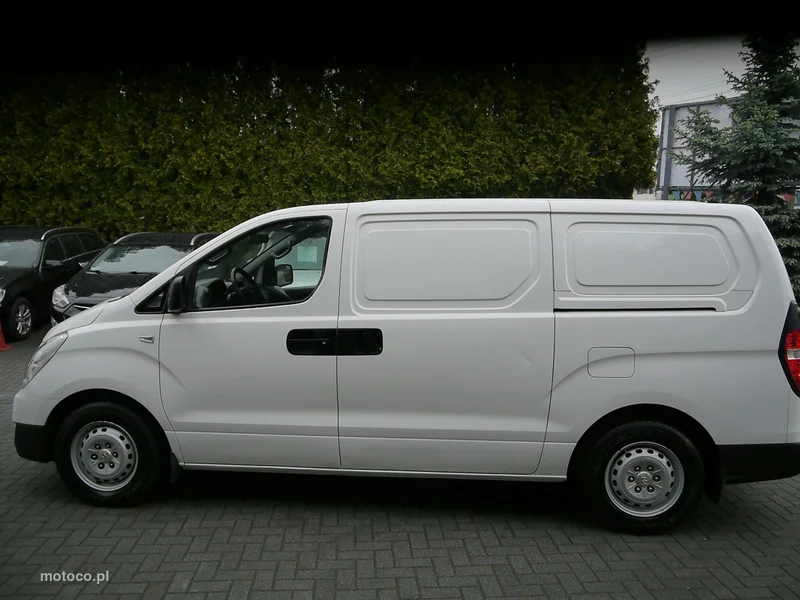Hyundai H-1 11