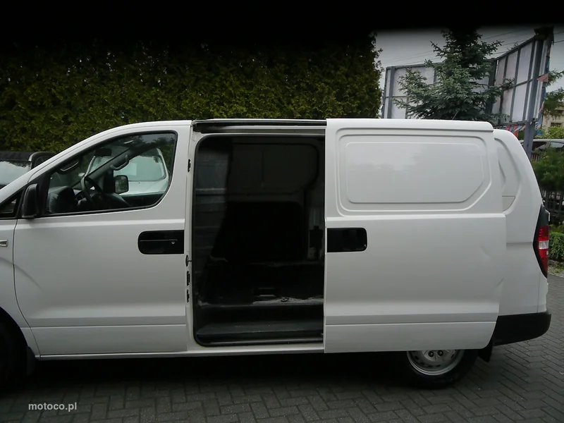 Hyundai H-1 12