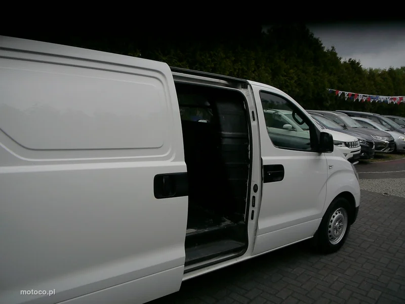 Hyundai H-1 13