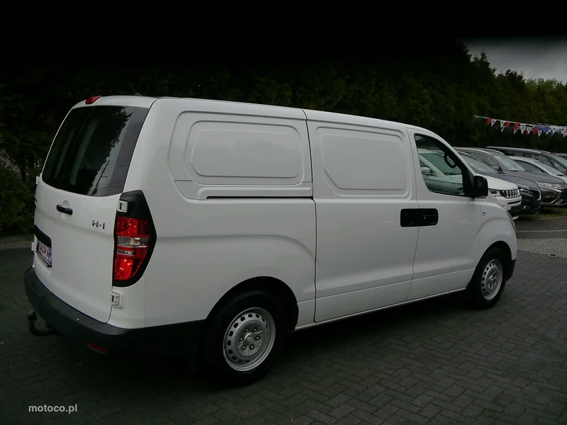 Hyundai H-1 16