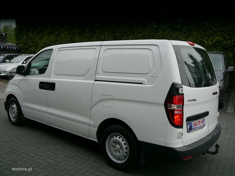 Hyundai H-1 17