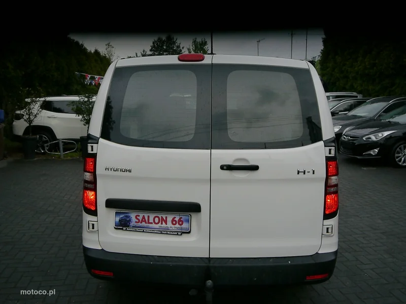 Hyundai H-1 18