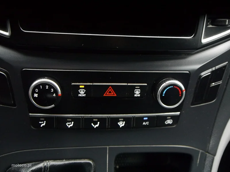Hyundai H-1 26