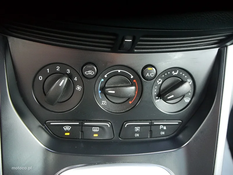 Ford C-Max II 21
