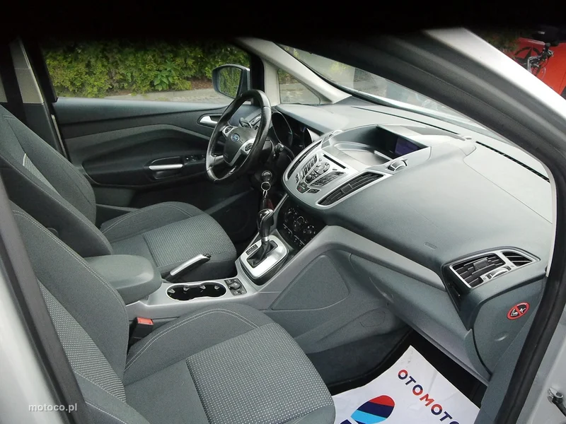 Ford C-Max II 24