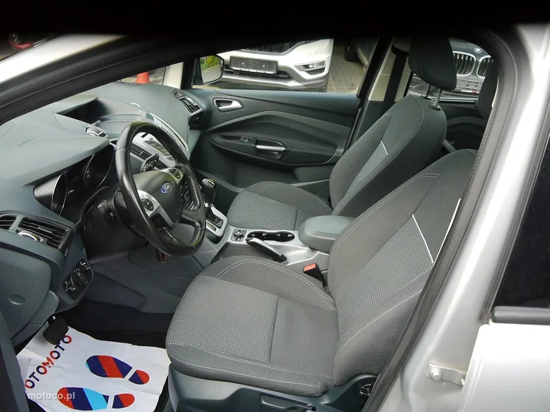 Ford C-Max II 25
