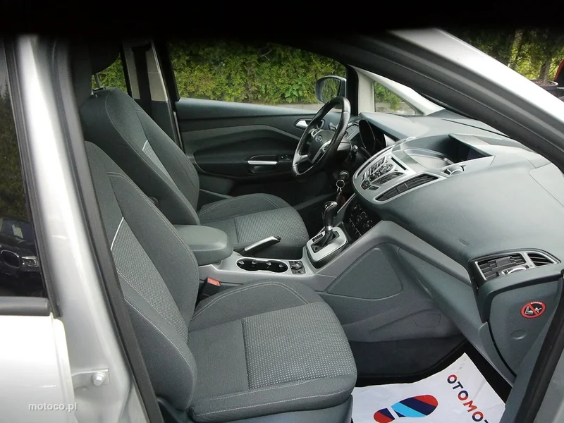 Ford C-Max II 26