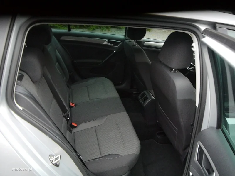 Volkswagen Golf VII 27