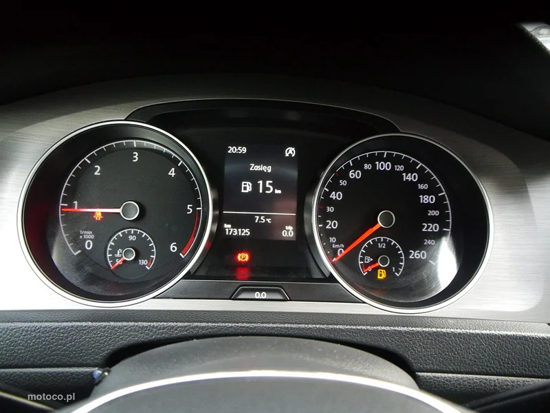 Volkswagen Golf VII 16
