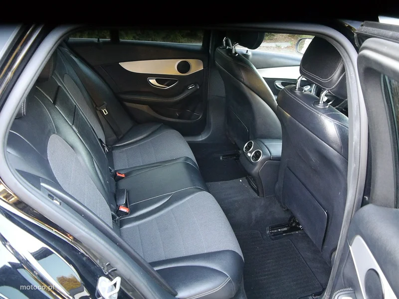 Mercedes-Benz Klasa C W205 C 180 25