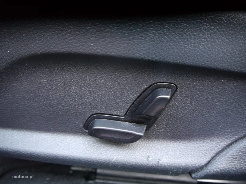 Mercedes-Benz Klasa C W205 C 180 36