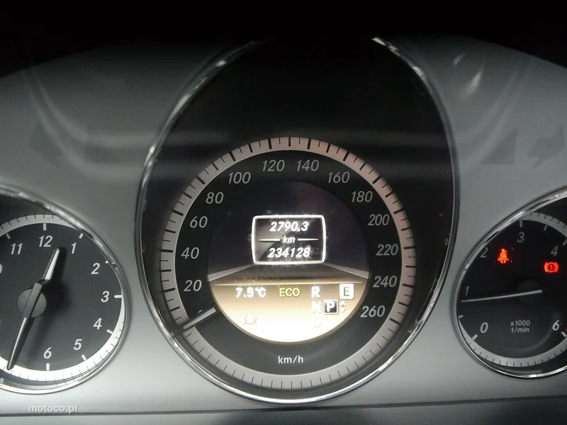 Mercedes-Benz Klasa E W212 E 220 18