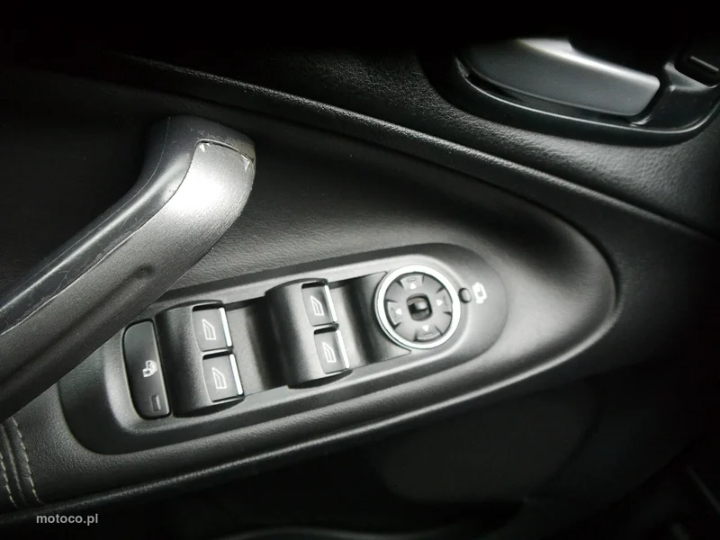 Ford S-Max I 32