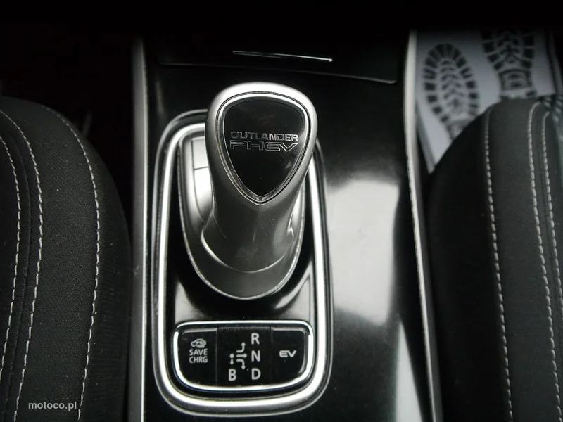 Mitsubishi Outlander 24