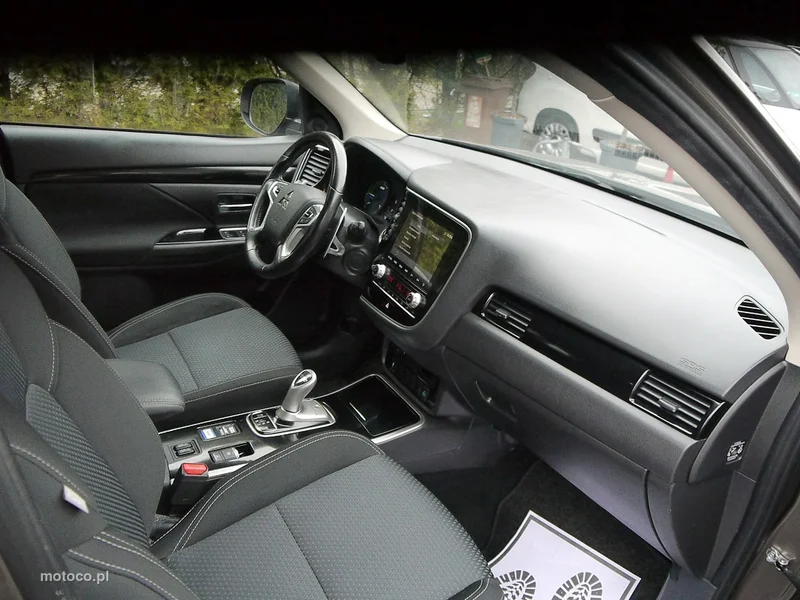 Mitsubishi Outlander 26