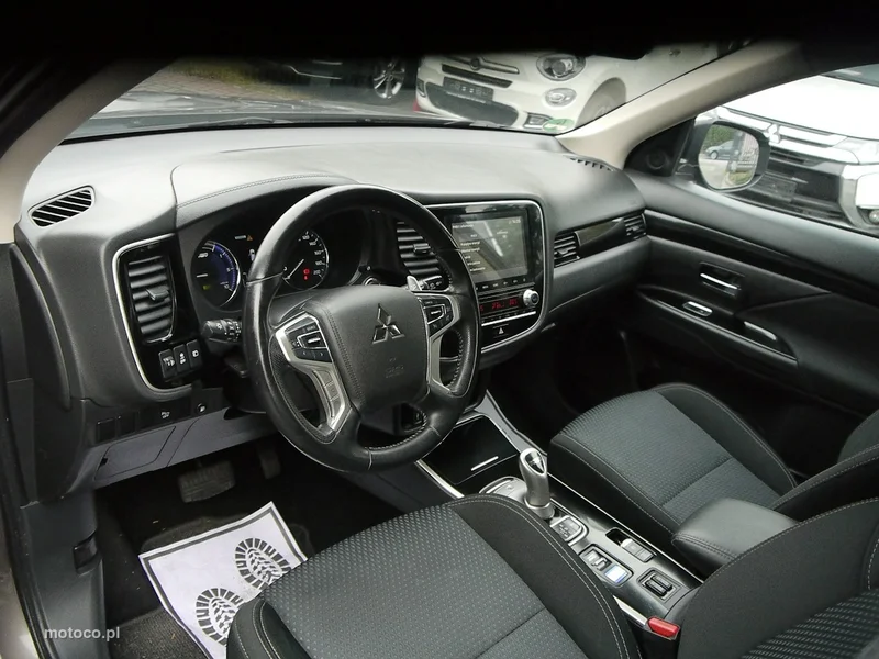 Mitsubishi Outlander 30