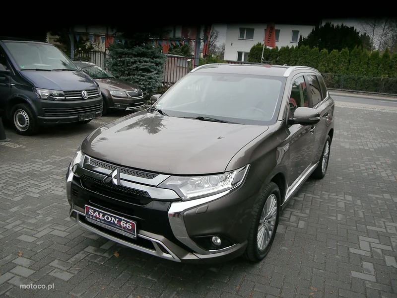 Mitsubishi Outlander 4