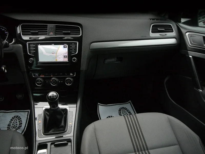 Volkswagen Golf VII 23