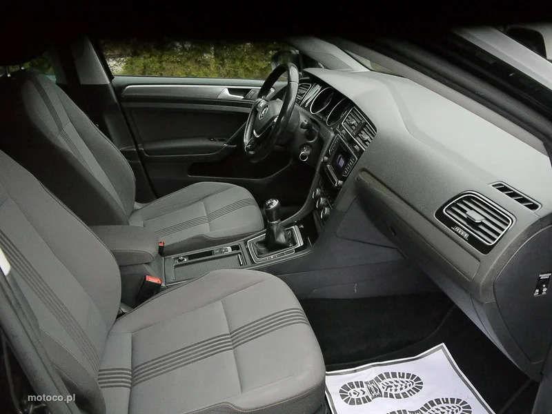 Volkswagen Golf VII 33