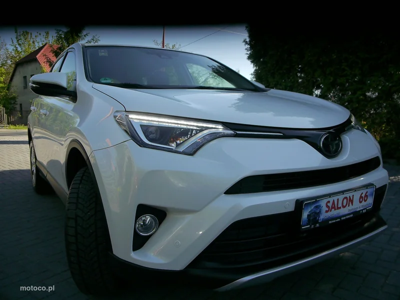 Toyota RAV 4 XA40 11