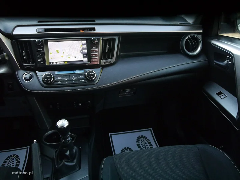 Toyota RAV 4 XA40 26