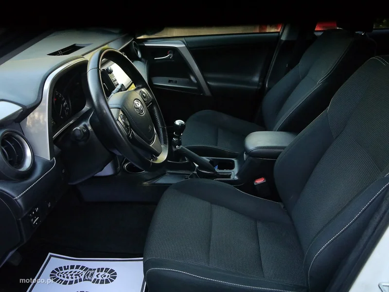 Toyota RAV 4 XA40 34
