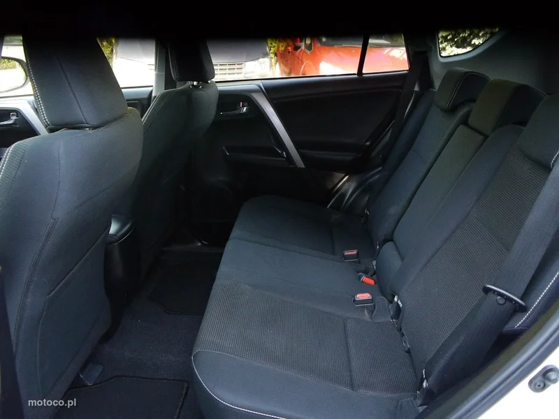Toyota RAV 4 XA40 36