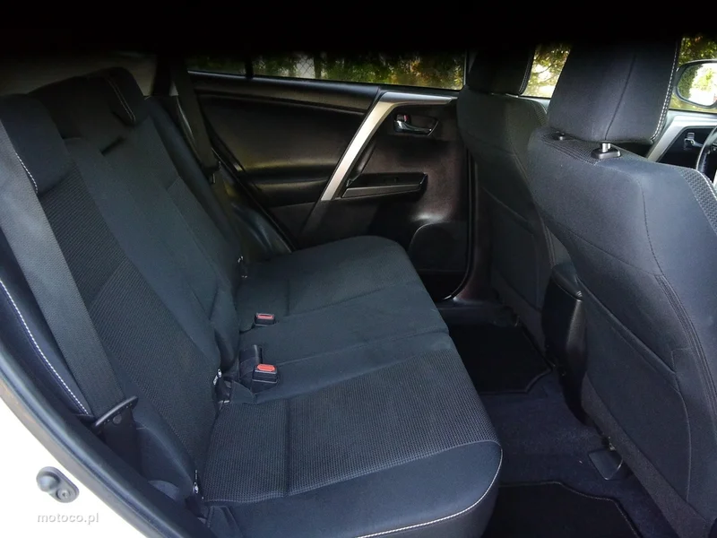 Toyota RAV 4 XA40 37