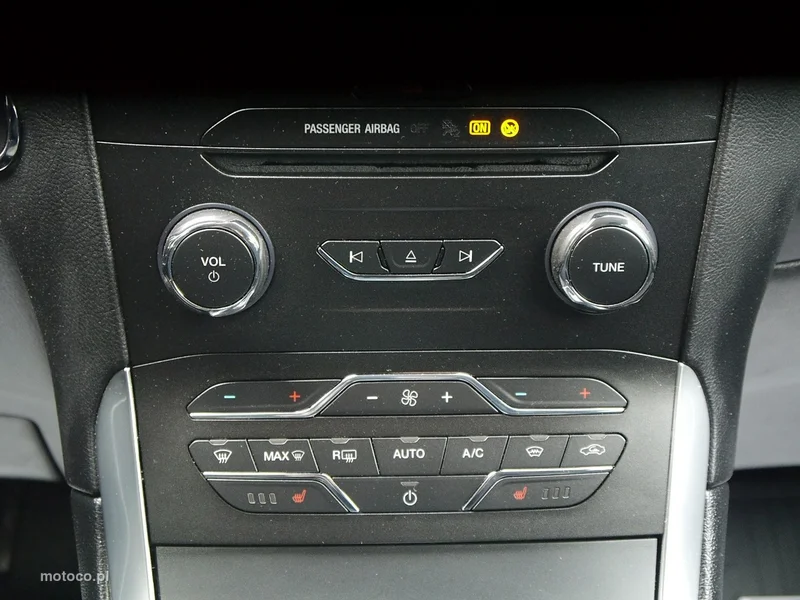 Ford S-Max II 23