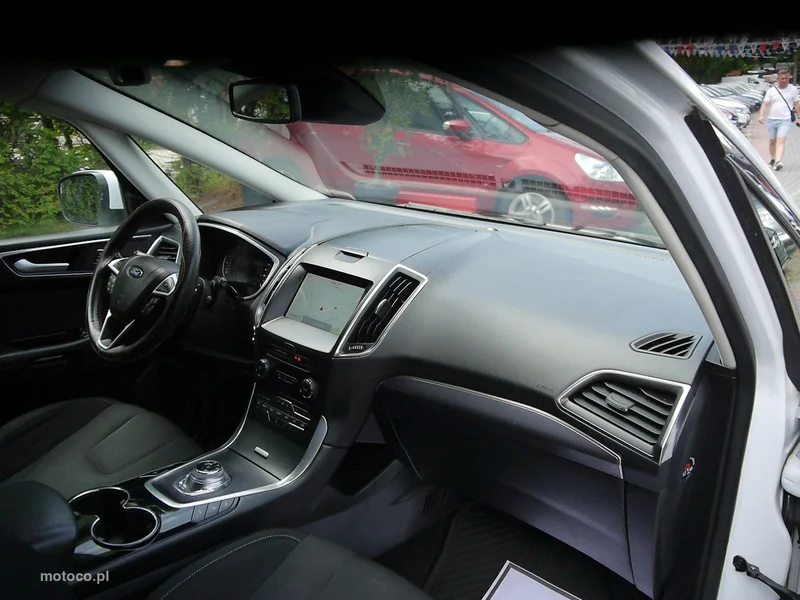 Ford S-Max II 25