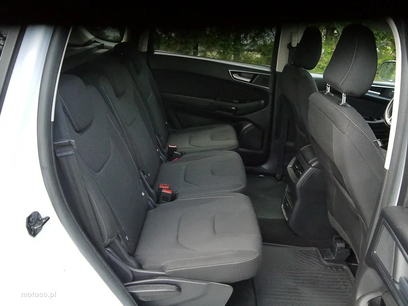 Ford S-Max II 29