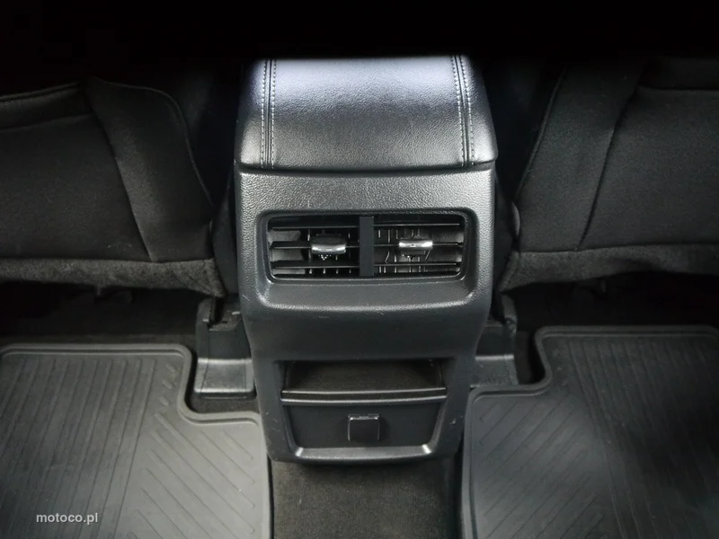 Ford S-Max II 31