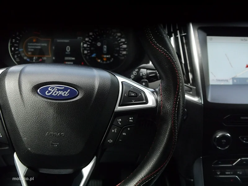 Ford S-Max II 32