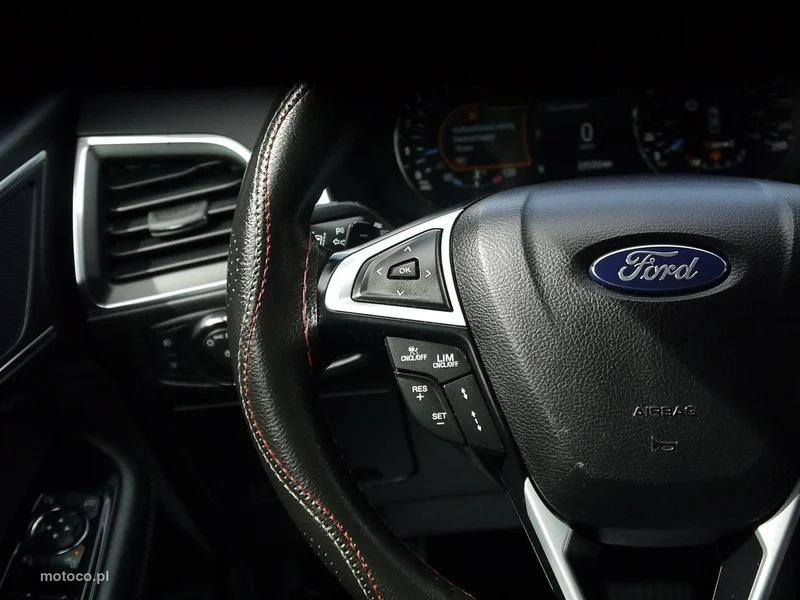 Ford S-Max II 33