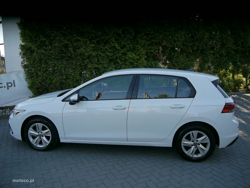 Volkswagen Golf VIII 11