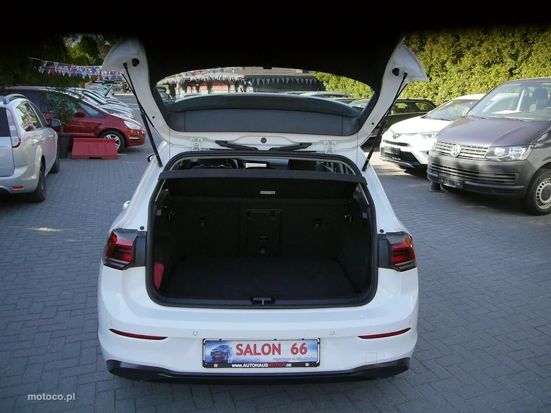 Volkswagen Golf VIII 18