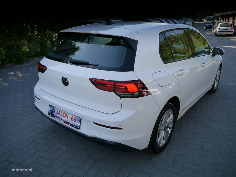 Volkswagen Golf VIII 5