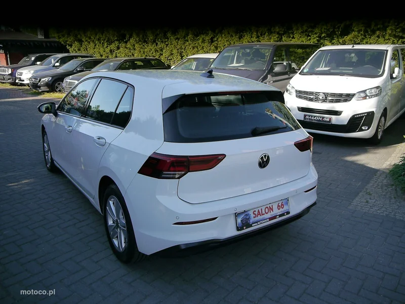 Volkswagen Golf VIII 6