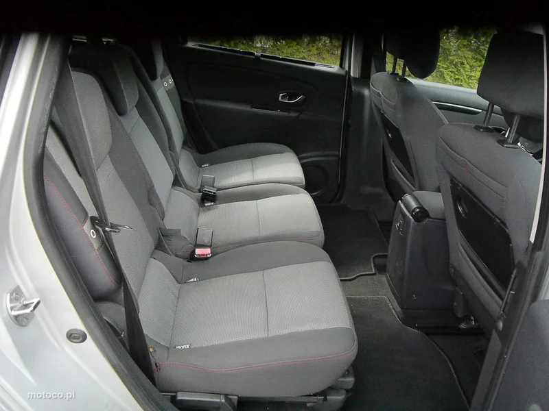 Renault Grand Scenic II 23