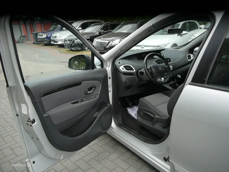 Renault Grand Scenic II 32