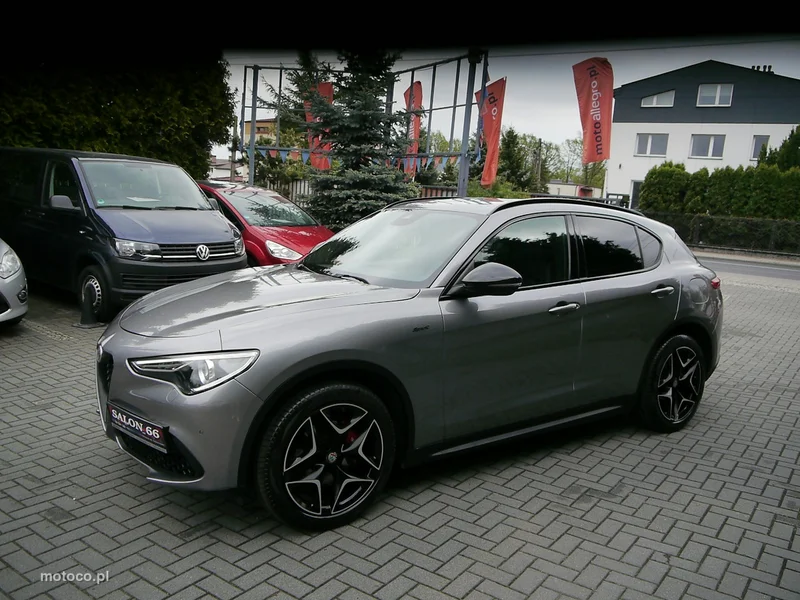 Alfa Romeo Stelvio 12