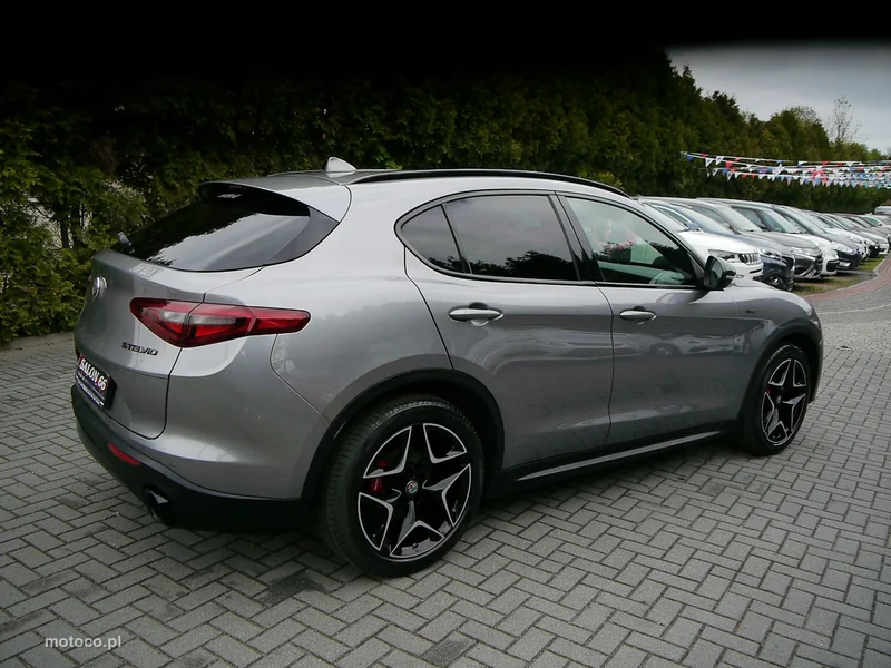 Alfa Romeo Stelvio 14