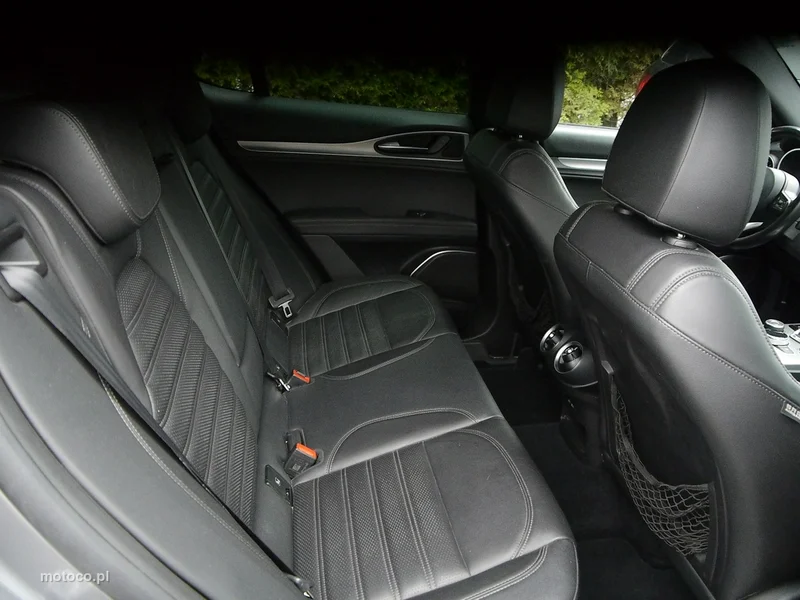 Alfa Romeo Stelvio 33